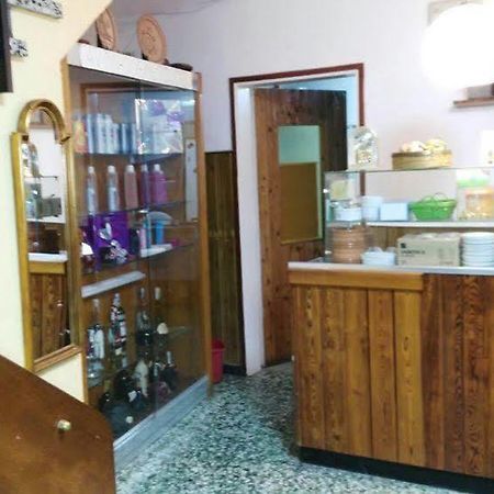 Hostal Creus Roses Bagian luar foto