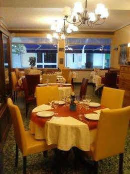 Hostal Creus Roses Bagian luar foto